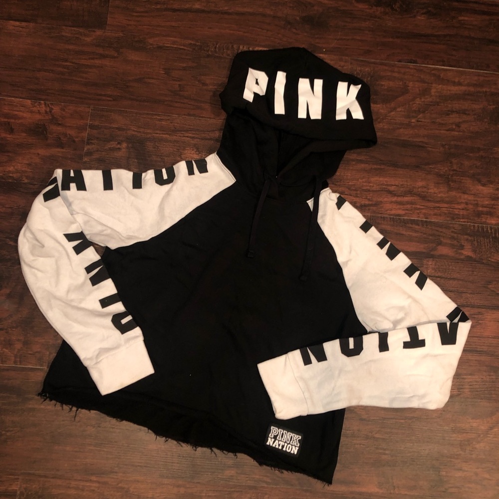 🚫SOLD ON MERCARI 🚫 VS PINK crop top with good